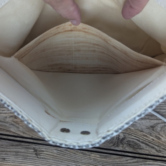 White Metal Scale Crossbody Clutch Handbag With No Makers Tag Inside - Picture 10 of 14